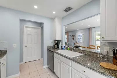 3852 Mandalay Drive, Saint Petersburg, FL 33705 - Photo 13