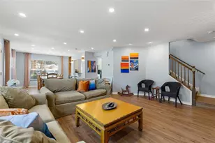 3852 Mandalay Dr, Saint Petersburg, FL 33705 - Photo 7