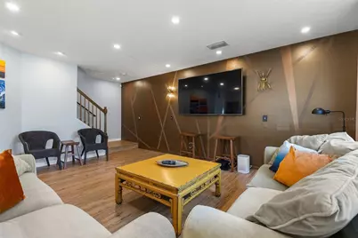 3852 Mandalay Drive, Saint Petersburg, FL 33705 - Photo 3