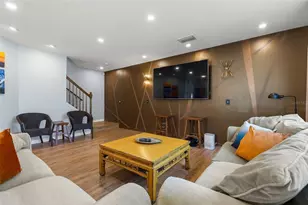 3852 Mandalay Dr, Saint Petersburg, FL 33705 - Photo 3