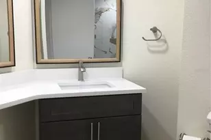 44 Country Club Dr, Largo, FL 33771 - Photo 21