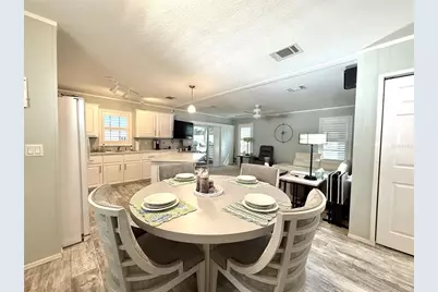 124 E Saint Annes Circle, Apollo Beach, FL 33572 - Photo 5