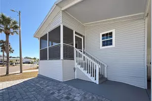 124 E St Annes Cir, Apollo Beach, FL 33572 - Photo 17