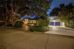 2200 2nd St N, Saint Petersburg, FL 33704 - Photo 1