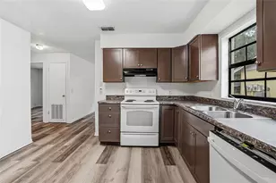 729/731 Sunbright Dr, Seffner, FL 33584 - Photo 7