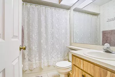 38429 Cottonwood Place, Zephyrhills, FL 33542 - Photo 9