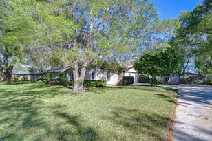 610 Chancellar Dr, Lutz, FL 33548 - Photo 3