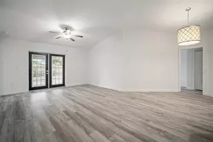 3217 Pine Top Dr, Valrico, FL 33594 - Photo 9