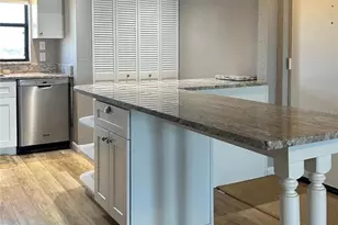 7050 Sunset Dr S, South Pasadena, FL 33707 - Photo 9