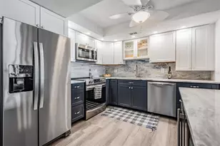 855 Bayway Blvd, Clearwater Beach, FL 33767 - Photo 9