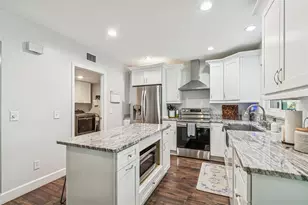 11713 Phoenix Cir, Tampa, FL 33618 - Photo 9