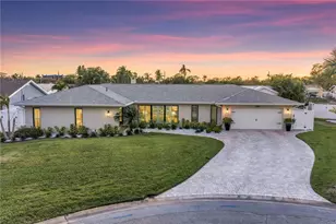 5166 Horseshoe Pl NE, Saint Petersburg, FL 33703 - Photo 1