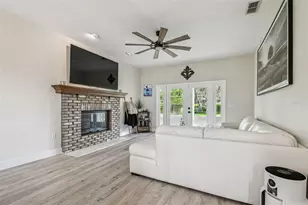 2810 Forest Club Dr, Plant City, FL 33566 - Photo 11