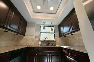 13516 Palmwood Ln, Tampa, FL 33618 - Photo 5