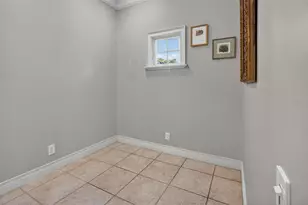 1100 Tortuga Cir NE, Saint Petersburg, FL 33702 - Photo 9