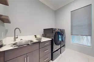 5951 Bay Dr, Gulfport, FL 33707 - Photo 33