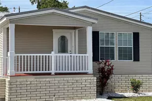 7316 Americana Dr NE, Saint Petersburg, FL 33702 - Photo 3