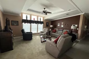 7316 Americana Dr NE, Saint Petersburg, FL 33702 - Photo 9