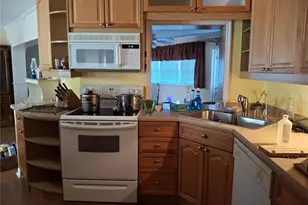 9305 120th Ln, Seminole, FL 33772 - Photo 9