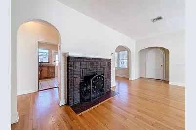 1136 12th Street N, Saint Petersburg, FL 33705 - Photo 9