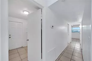 8720 N 48th St, Tampa, FL 33617 - Photo 19