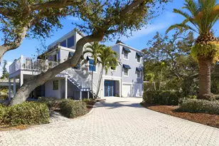 557 Venice Ln, Sarasota, FL 34242 - Photo 3