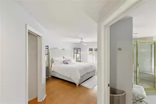 557 Venice Ln, Sarasota, FL 34242 - Photo 23