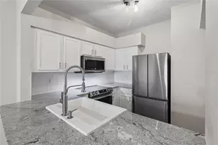 18133 Paradise Point Dr, Tampa, FL 33647 - Photo 5