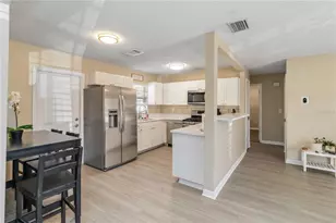 204 Circle Hill Dr, Brandon, FL 33510 - Photo 15