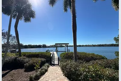 1392 Monterey Boulevard NE, Saint Petersburg, FL 33704 - Photo 3