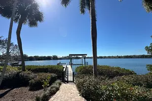 1392 Monterey Blvd NE, Saint Petersburg, FL 33704 - Photo 3