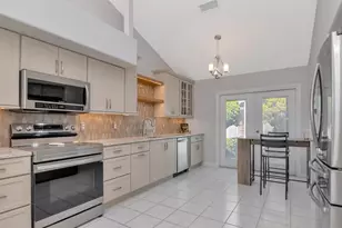 889 Crestridge Cir, Tarpon Springs, FL 34688 - Photo 25