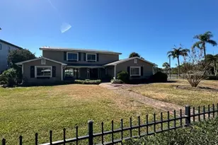 1392 Monterey Blvd NE, Saint Petersburg, FL 33704 - Photo 1