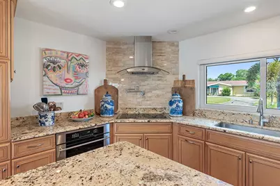 1112 38th Avenue NE, Saint Petersburg, FL 33704 - Photo 9