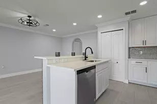 4518 Ashburn Square Dr, Tampa, FL 33610 - Photo 9