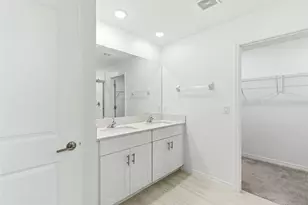 35132 Ackley Trce, Zephyrhills, FL 33541 - Photo 15