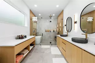 910 W W St, Tampa, FL 33602 - Photo 29