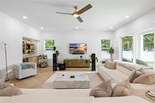 910 W W St, Tampa, FL 33602 - Photo 17