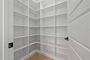 910 W W St, Tampa, FL 33602 - Photo 13