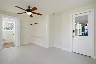 725 8th St N, Saint Petersburg, FL 33701 - Photo 31