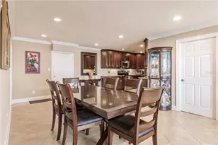 1055 W Peppertree Dr, Sarasota, FL 34242 - Photo 9