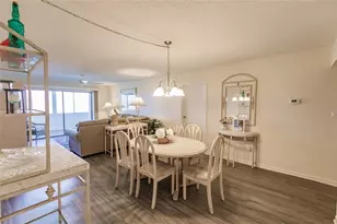 1055 W Peppertree Dr, Sarasota, FL 34242 - Photo 9