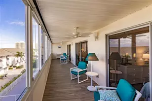 1055 W Peppertree Dr, Sarasota, FL 34242 - Photo 31