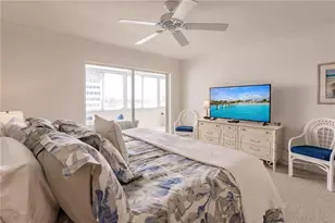 1055 W Peppertree Dr, Sarasota, FL 34242 - Photo 17