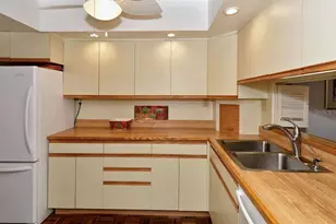 1055 W Peppertree Dr, Sarasota, FL 34242 - Photo 5