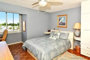 1055 W Peppertree Dr, Sarasota, FL 34242 - Photo 3