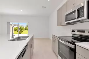 34234 Polacca Ln, Wesley Chapel, FL 33543 - Photo 11