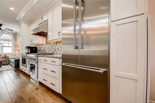 411 Regent Ln N, Saint Petersburg, FL 33701 - Photo 7