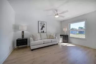 2031 Tanglewood Way NE, Saint Petersburg, FL 33702 - Photo 21