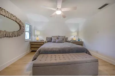 2031 Tanglewood Way NE, Saint Petersburg, FL 33702 - Photo 15